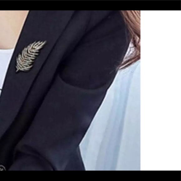 NWT Gold Or Silver Rhinestone leaf broach - Picture 6 of 6